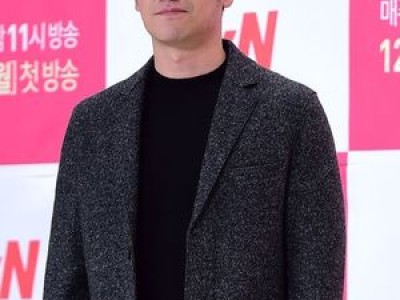 엄태웅 9년 공백 끝에 사진작가로 복귀